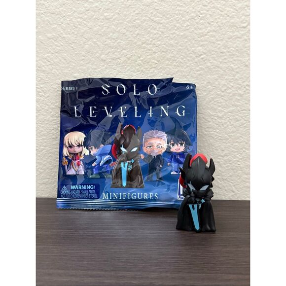 Solo Leveling PhatMojo Series 1 Blind Bag Mini Figure - Igris - Picture 1 of 2